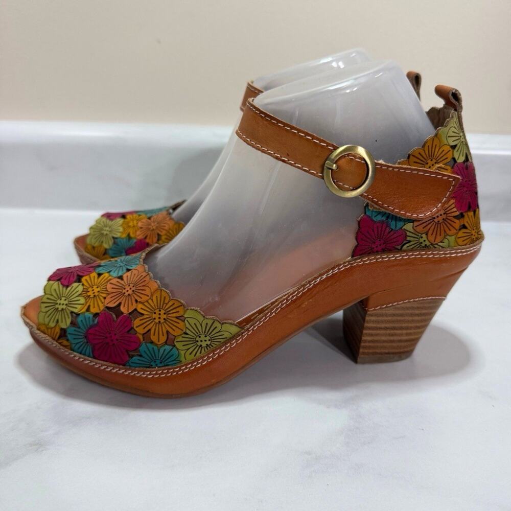L'Artiste by Spring Step AVNIA Floral Sandals Size 38 Camel Multi 2.5” Heel NEW